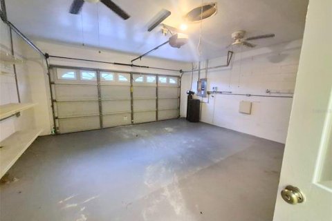 House in Brandon, Florida 3 bedrooms, 180.97 sq.m. № 2410066 - photo 25
