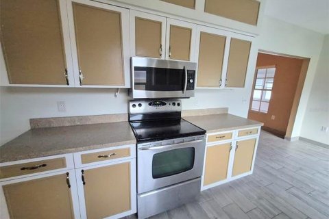 House in Brandon, Florida 3 bedrooms, 180.97 sq.m. № 2410066 - photo 6