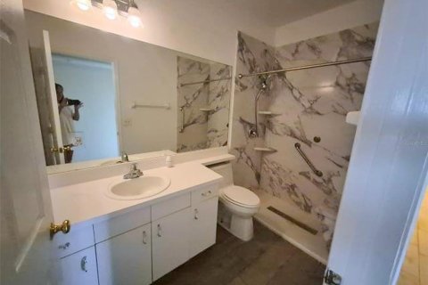 House in Brandon, Florida 3 bedrooms, 180.97 sq.m. № 2410066 - photo 14
