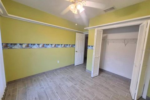 House in Brandon, Florida 3 bedrooms, 180.97 sq.m. № 2410066 - photo 13