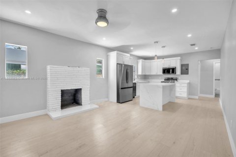 House in Miami, Florida 5 bedrooms, 144.56 sq.m. № 1855165 - photo 14