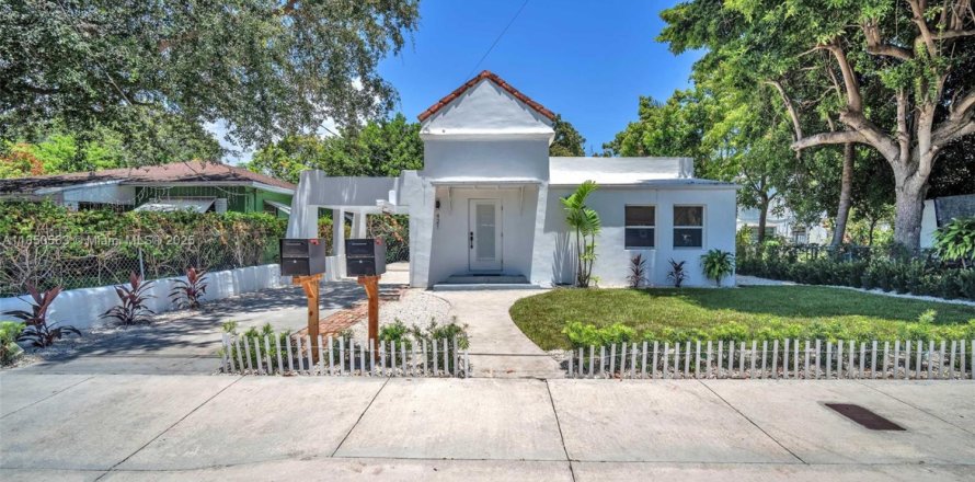 House in Miami, Florida 5 bedrooms, 144.56 sq.m. № 1855165