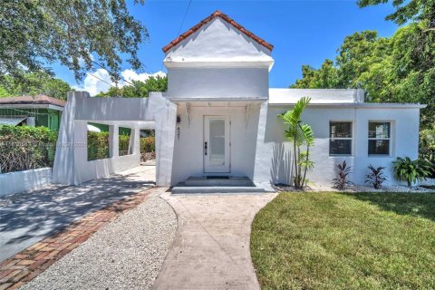 House in Miami, Florida 5 bedrooms, 144.56 sq.m. № 1855165 - photo 4