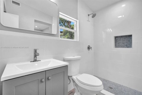 House in Miami, Florida 5 bedrooms, 144.56 sq.m. № 1855165 - photo 29