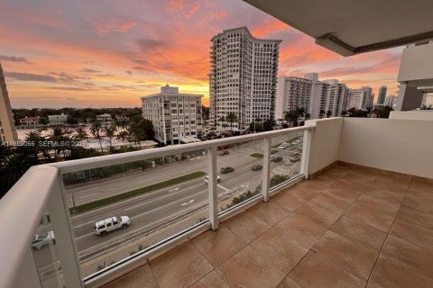 Кондоминиум с 2 спальнями в Майами-Бич, Флорида № 2022266