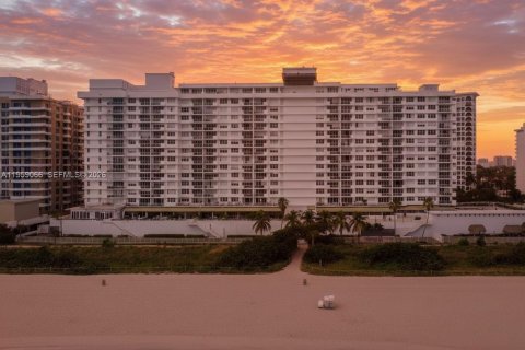 Купить кондоминиум в Майами-Бич, Флорида 2 спальни, 119.84м2, № 2022266 - фото 24