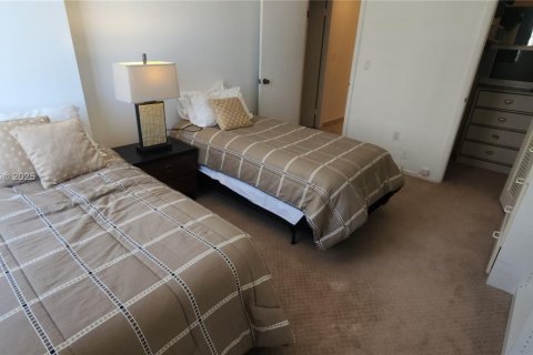 Condo in Hallandale Beach, Florida, 2 bedrooms  № 1611179 - photo 26