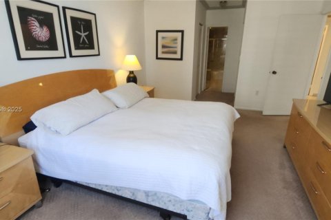 Condo in Hallandale Beach, Florida, 2 bedrooms  № 1611179 - photo 13
