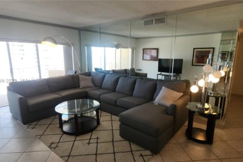 Condo in Hallandale Beach, Florida, 2 bedrooms  № 1611179 - photo 30