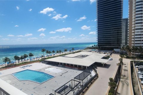 Condo in Hallandale Beach, Florida, 2 bedrooms  № 1611179 - photo 5