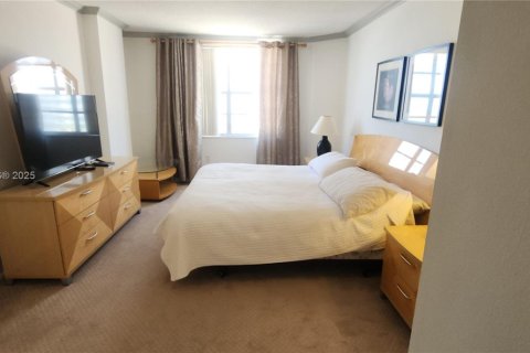 Condo in Hallandale Beach, Florida, 2 bedrooms  № 1611179 - photo 14