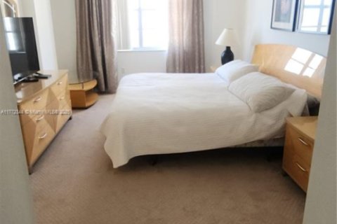 Condo in Hallandale Beach, Florida, 2 bedrooms  № 1611179 - photo 17