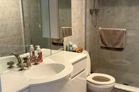 Condo in Hallandale Beach, Florida, 2 bedrooms  № 1611179 - photo 28