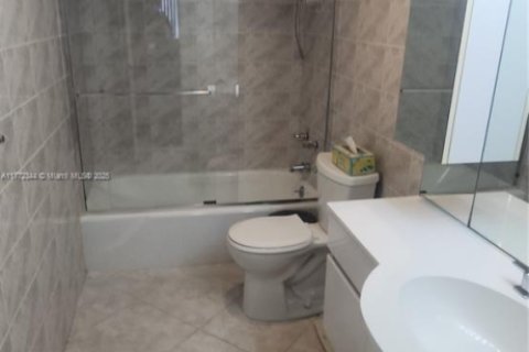 Condo in Hallandale Beach, Florida, 2 bedrooms  № 1611179 - photo 22