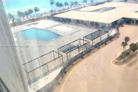 Condo in Hallandale Beach, Florida, 2 bedrooms  № 1611179 - photo 15