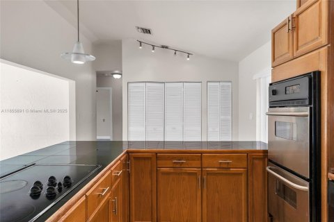 Casa en venta en Miami, Florida, 3 dormitorios, 129.69 m2 № 1880347 - foto 22