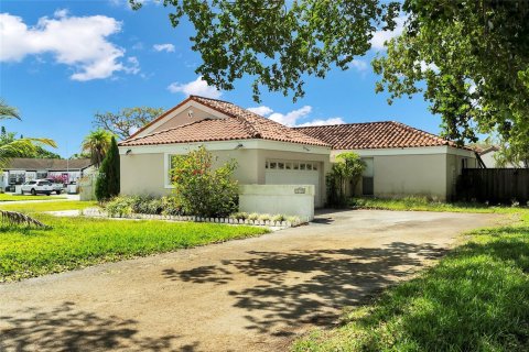 Casa en venta en Miami, Florida, 3 dormitorios, 129.69 m2 № 1880347 - foto 1