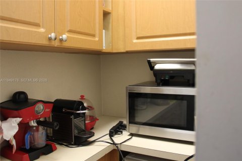 Propiedad comercial en venta en Miami Lakes, Florida № 2153018 - foto 2