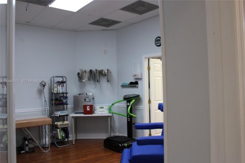 Propiedad comercial en venta en Miami Lakes, Florida № 2153018 - foto 6