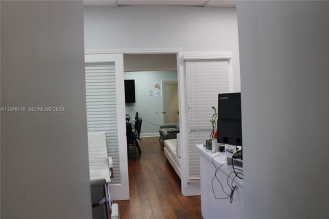 Propiedad comercial en venta en Miami Lakes, Florida № 2153018 - foto 3
