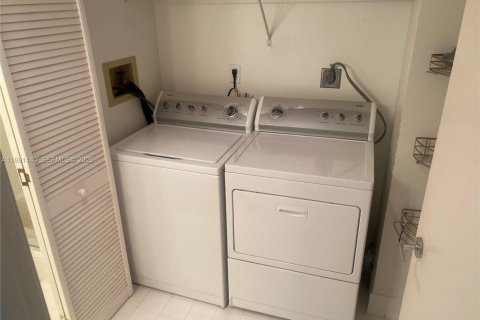 Снять в аренду кондоминиум в Авентура, Флорида 2 спальни, 132.85м2, № 2062924 - фото 14