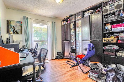 Купить кондоминиум в Холливуд, Флорида 4 спальни, 155.15м2, № 1986639 - фото 4