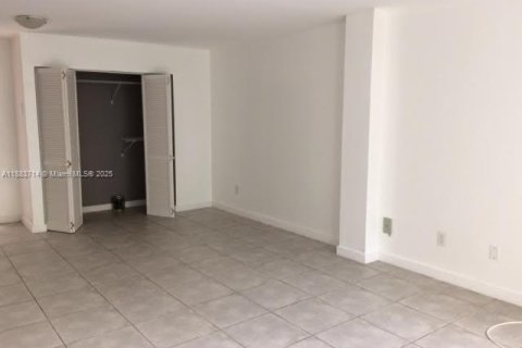 Condominio en venta en Miami, Florida, 1 dormitorio, 67.17 m2 № 2013473 - foto 17