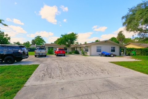 Commercial property in Lake Worth, Florida 264.03 sq.m. № 1947967 - photo 20