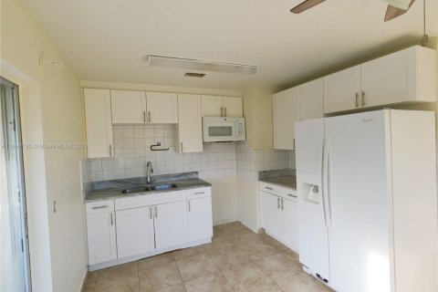 Commercial property in Lake Worth, Florida 264.03 sq.m. № 1947967 - photo 17