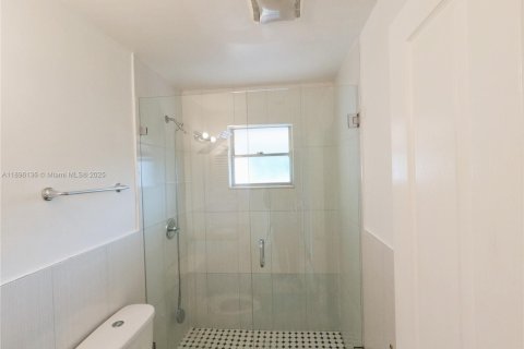 Commercial property in Lake Worth, Florida 264.03 sq.m. № 1947967 - photo 9