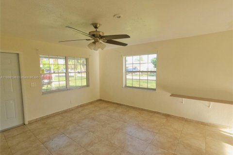 Commercial property in Lake Worth, Florida 264.03 sq.m. № 1947967 - photo 10