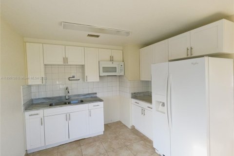 Commercial property in Lake Worth, Florida 264.03 sq.m. № 1947967 - photo 16