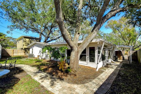 House in Tampa, Florida 3 bedrooms, 151.62 sq.m. № 1526062 - photo 9