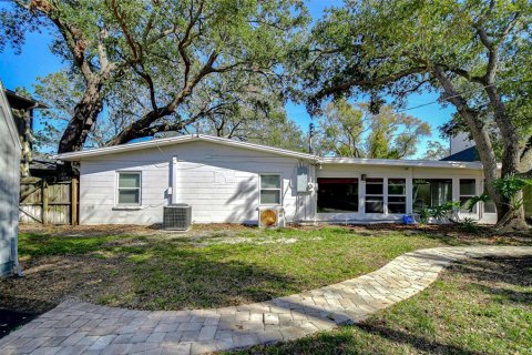 House in Tampa, Florida 3 bedrooms, 151.62 sq.m. № 1526062 - photo 10