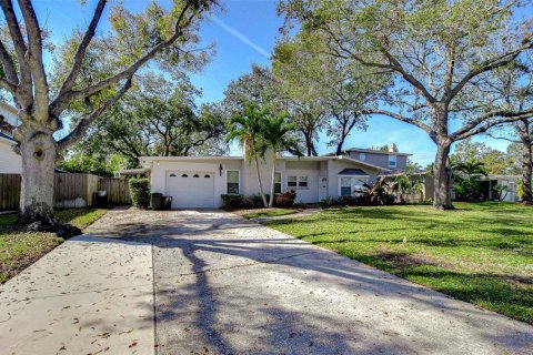 House in Tampa, Florida 3 bedrooms, 151.62 sq.m. № 1526062 - photo 3