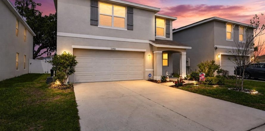 Villa ou maison à Dade City, Floride 3 chambres, 196.21 m2 № 2132873