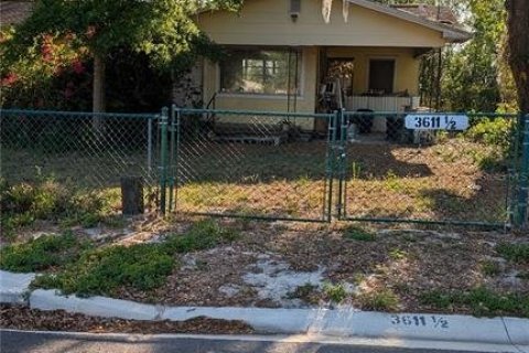 House in Plant City, Florida 2 bedrooms, 96.62 sq.m. № 1658392 - photo 1