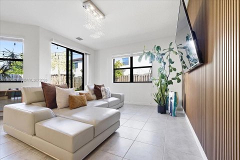 Купить виллу или дом в Хомстед, Флорида 3 спальни, 185.06м2, № 2040849 - фото 10