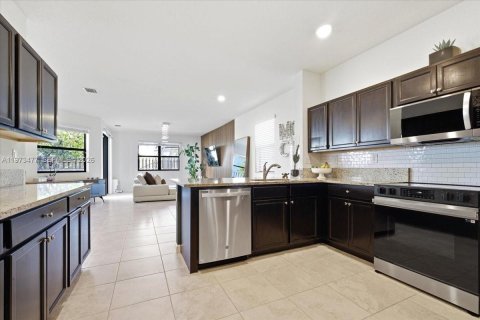 Купить виллу или дом в Хомстед, Флорида 3 спальни, 185.06м2, № 2040849 - фото 15