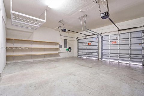 Купить виллу или дом в Хомстед, Флорида 3 спальни, 185.06м2, № 2040849 - фото 16