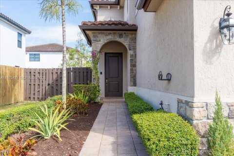 Купить виллу или дом в Хомстед, Флорида 3 спальни, 185.06м2, № 2040849 - фото 4