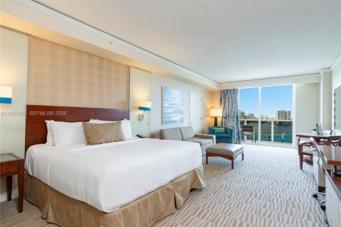 Studio in the Condo in Sunny Isles Beach, Florida  № 2079111