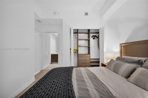 Condo in Miami, Florida, 2 bedrooms  № 2401322 - photo 19