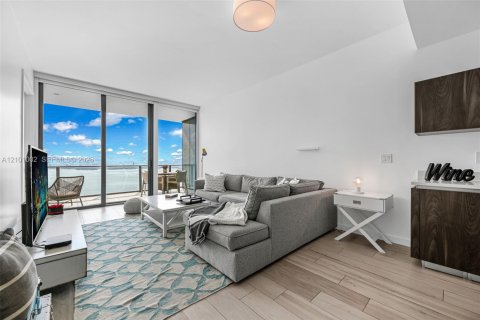 Condo in Miami, Florida, 2 bedrooms  № 2401322