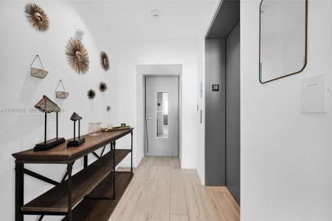 Condo in Miami, Florida, 2 bedrooms  № 2401322 - photo 3
