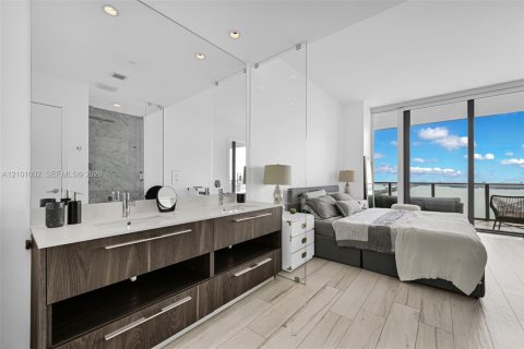 Condo in Miami, Florida, 2 bedrooms  № 2401322 - photo 29