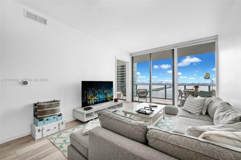 Condo in Miami, Florida, 2 bedrooms  № 2401322 - photo 6