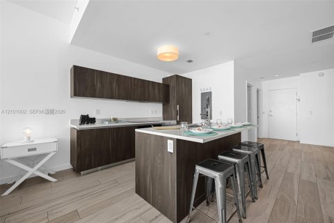 Condo in Miami, Florida, 2 bedrooms  № 2401322 - photo 8