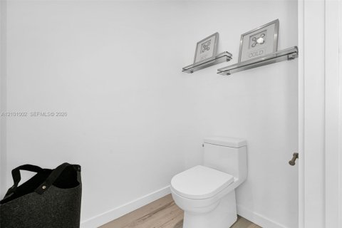 Condo in Miami, Florida, 2 bedrooms  № 2401322 - photo 26