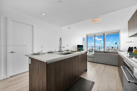 Condo in Miami, Florida, 2 bedrooms  № 2401322 - photo 11